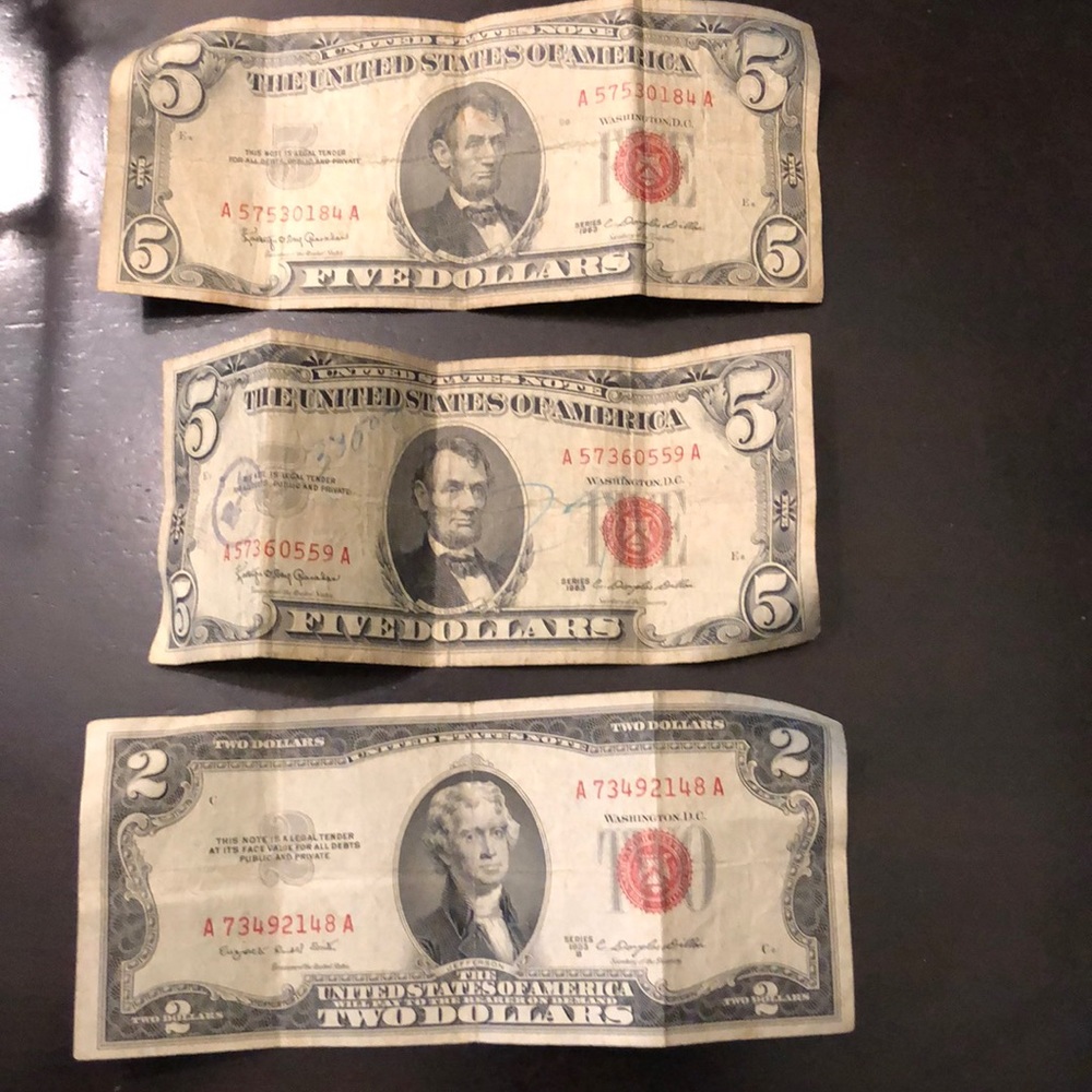Vintage 5 and 2 dollar bills
